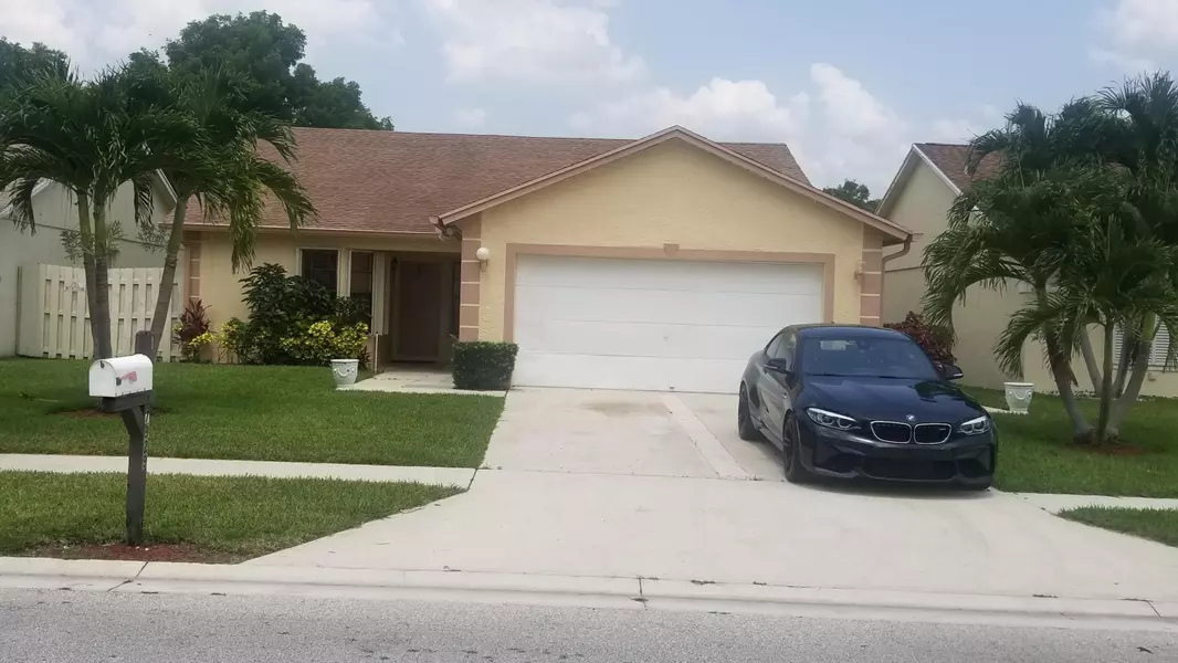 7929 Piper LN, Lake Worth, FL 33463