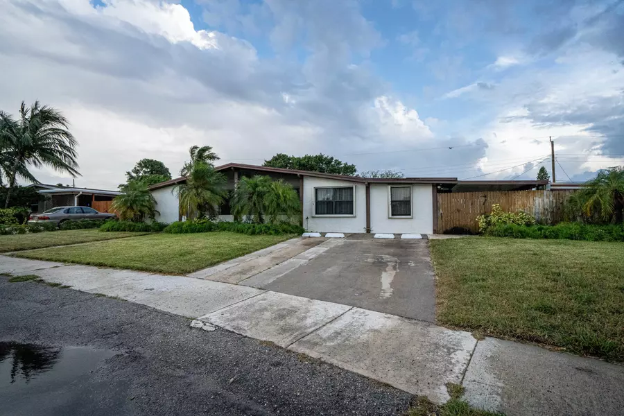 1020 W Broome ST, Lantana, FL 33462