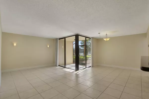 Delray Beach, FL 33444,450 Egret Circle 9107