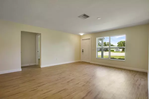 Jupiter, FL 33458,402 Highwood CIR