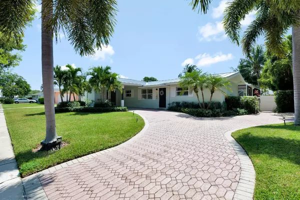 North Palm Beach, FL 33408,712 Robin WAY