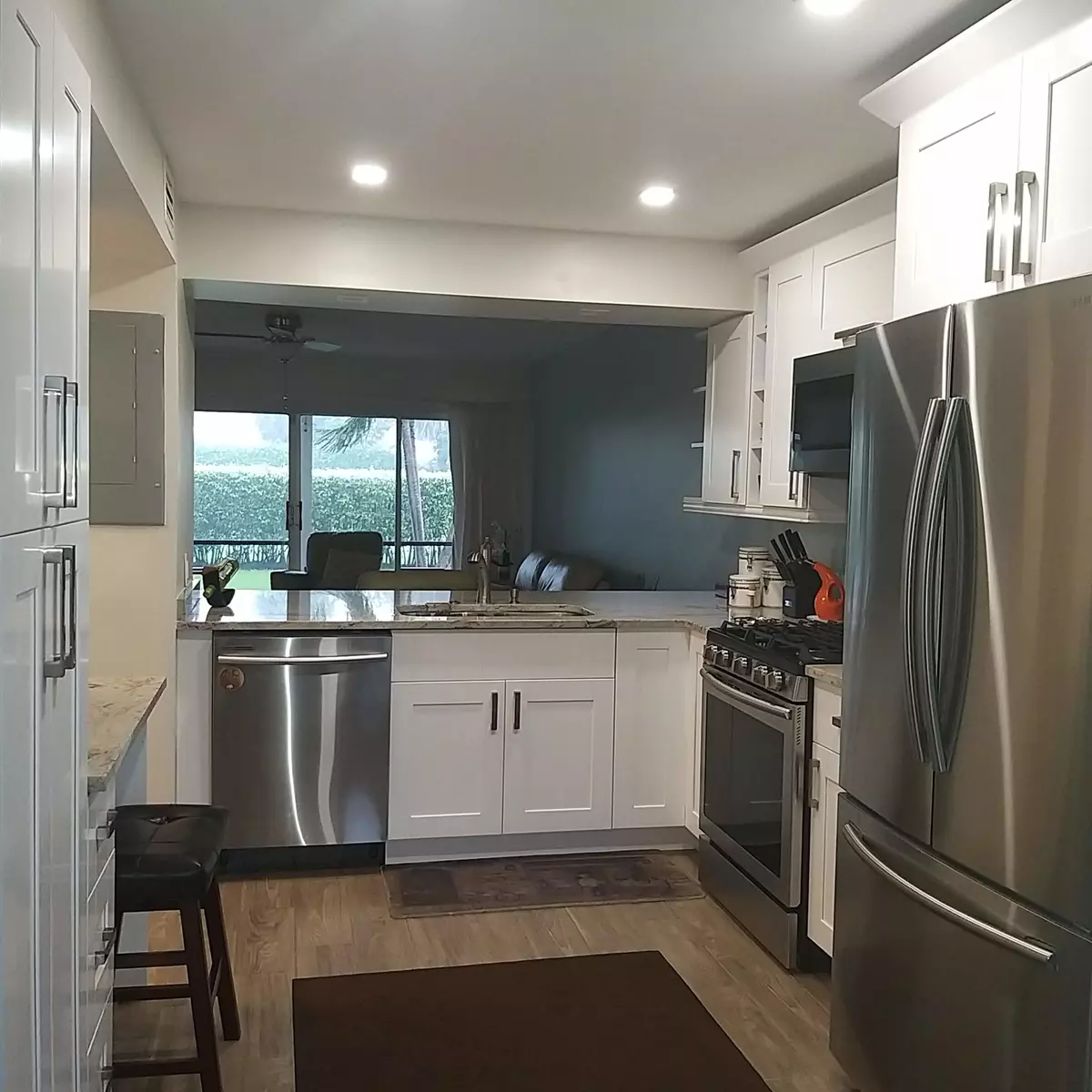 Palm Beach Gardens, FL 33410,3075 Gardens East DR 16