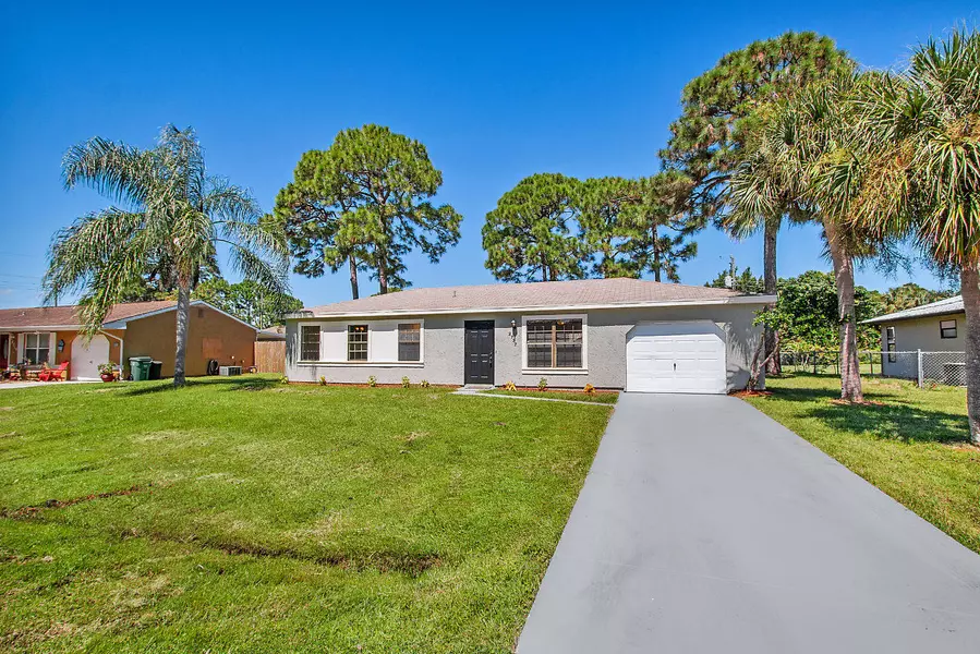 2737 SE Howell AVE, Port Saint Lucie, FL 34953