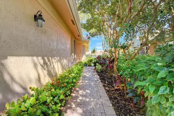 Delray Beach, FL 33445,379 Coral Trace LN