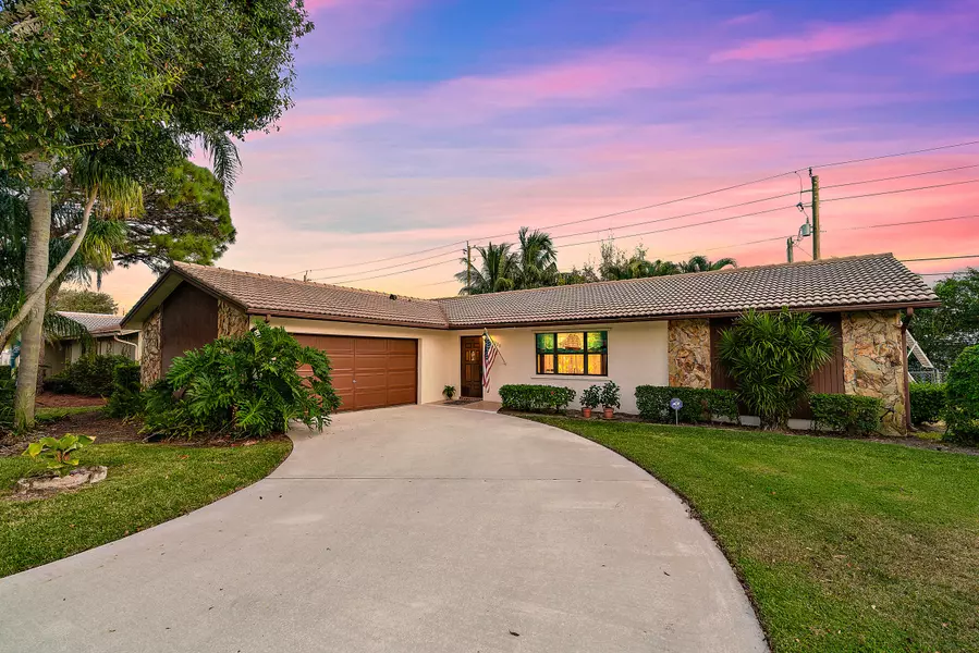 4328 Nicole CIR, Tequesta, FL 33469