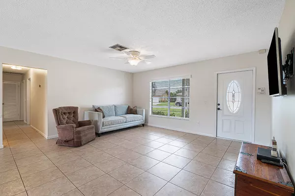 Lantana, FL 33462,936 La Costa WAY