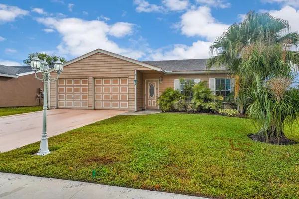 5070 Dalewood LN, Lake Worth, FL 33467