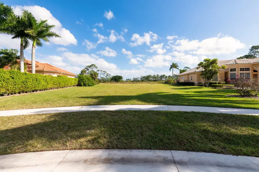 6112 Wildcat RUN, West Palm Beach, FL 33412