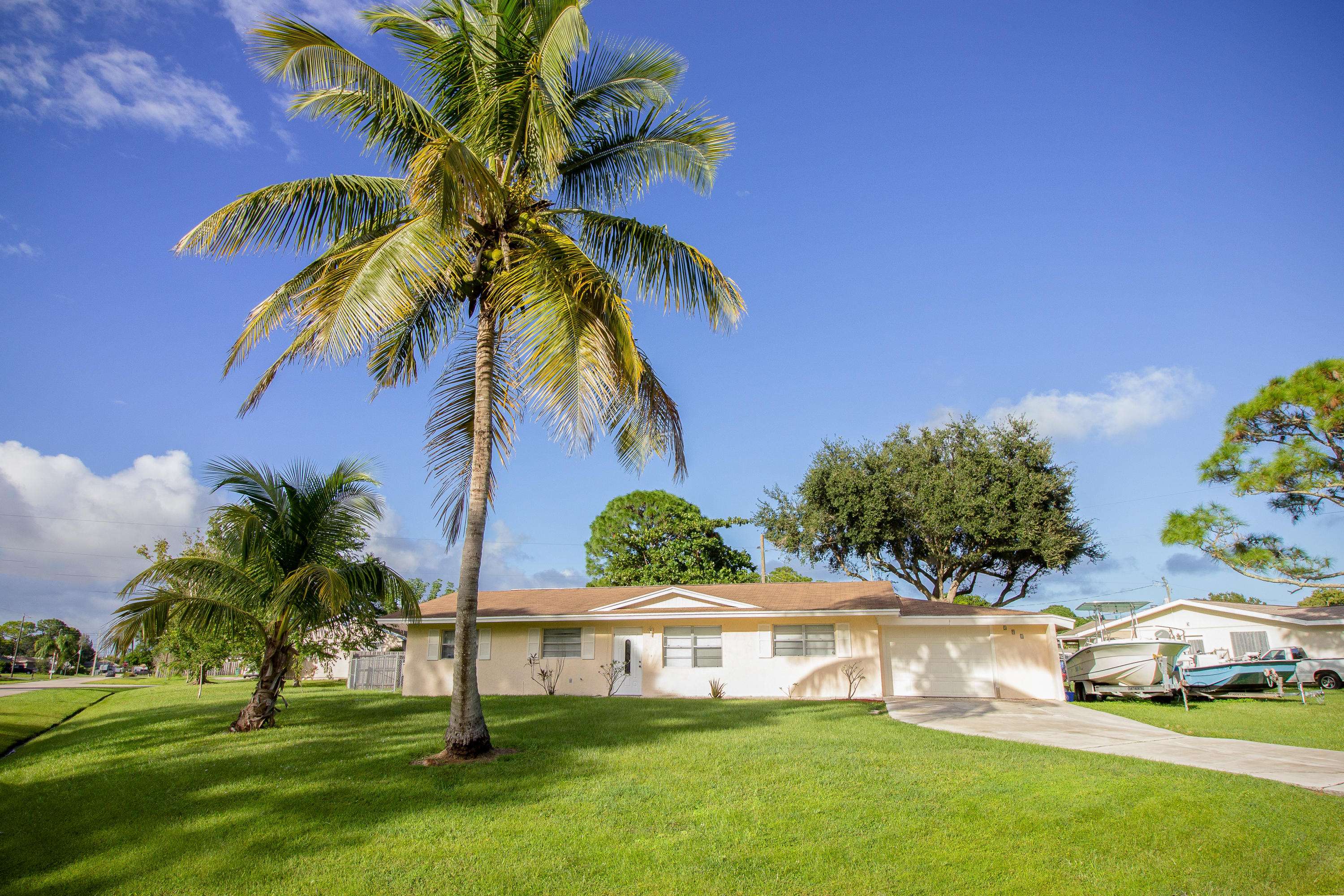 591 SW SW Dwight AVE, Port Saint Lucie, FL 34983