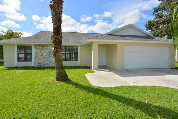 2562 SE Mariposa AVE, Port Saint Lucie, FL 34952