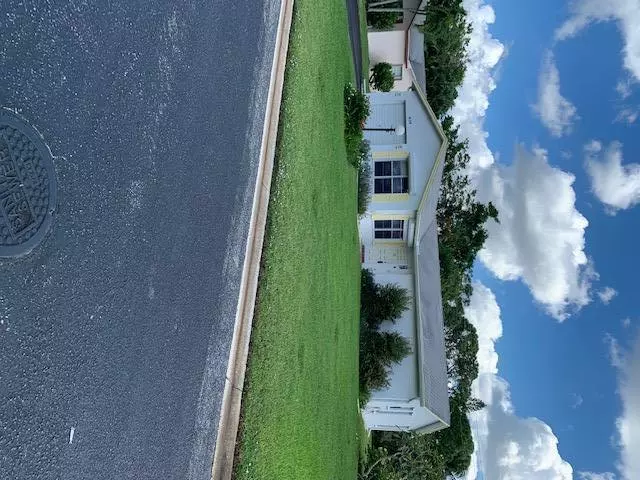 Greenacres, FL 33463,6119 Rainbow CIR