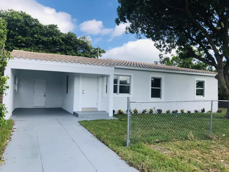 839 Avenida Hermosa, West Palm Beach, FL 33405