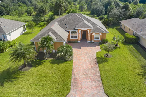 1090 SW Southlakes WAY, Vero Beach, FL 32968