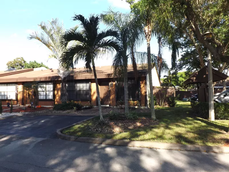 2301 Pine Needle CT, Pembroke Pines, FL 33026