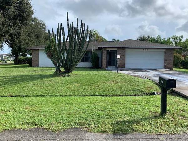 685 NE Lagoon LN, Port Saint Lucie, FL 34983