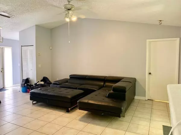 Pembroke Pines, FL 33025,941 SW 88th AVE