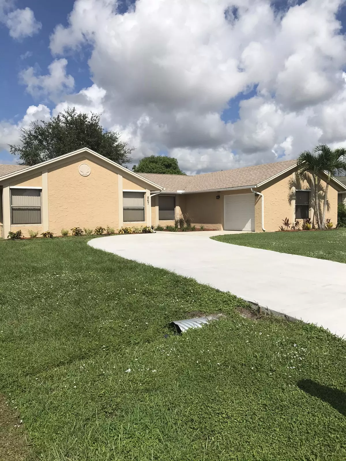 Port Saint Lucie, FL 34953,867 SW Canary TER