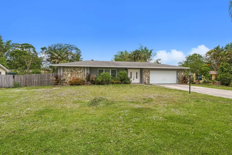 56 Cuyahoga RD, Lake Worth, FL 33467