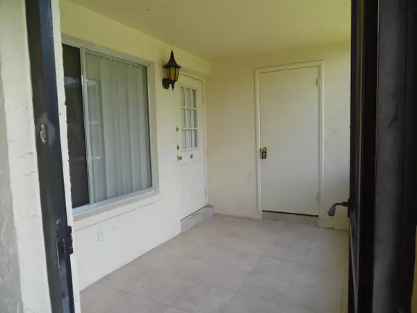 Greenacres, FL 33463,5773 La Paseos DR B-1