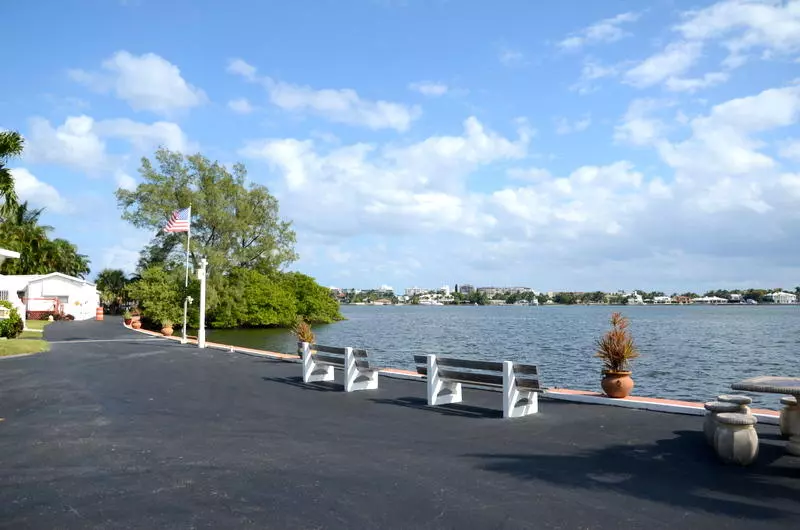 Lantana, FL 33462,10 E View ST