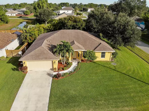 Port Saint Lucie, FL 34953,352 SW South Quick CIR