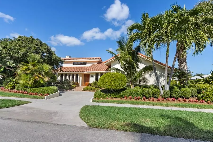 661 Carriage Hill LN, Boca Raton, FL 33486