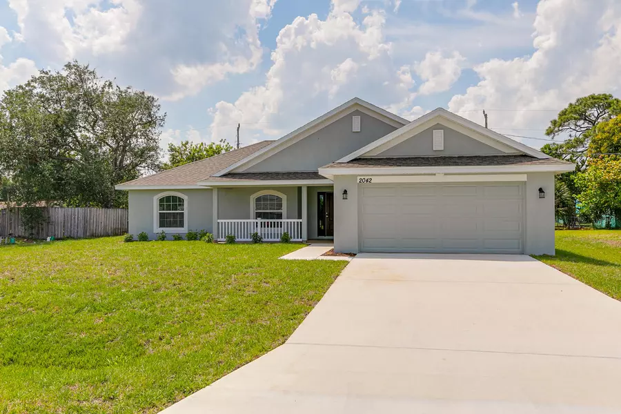 2042 SE South Buttonwood DR, Port Saint Lucie, FL 34952