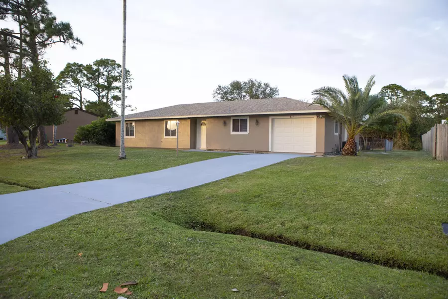 873 SE Kendall AVE, Port Saint Lucie, FL 34953