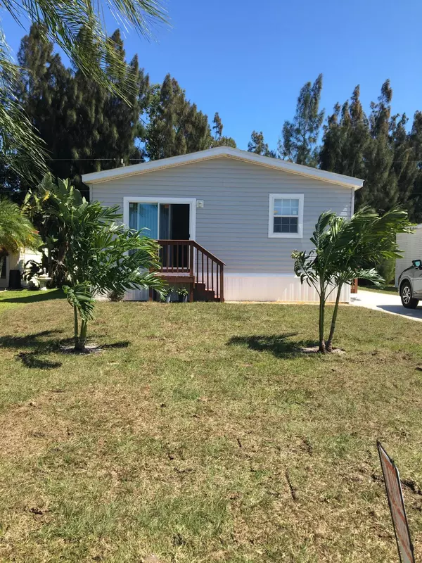 8011 SE Skylark AVE, Hobe Sound, FL 33455