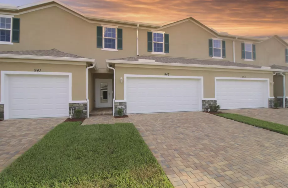 947 NE Trailside Run, Port Saint Lucie, FL 34983