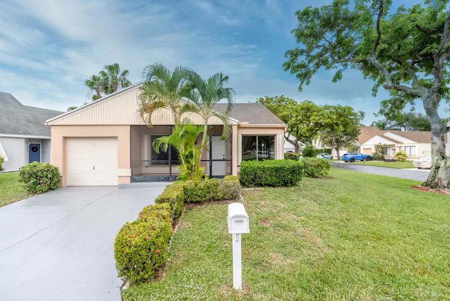 5 Meriden WAY, Boynton Beach, FL 33426