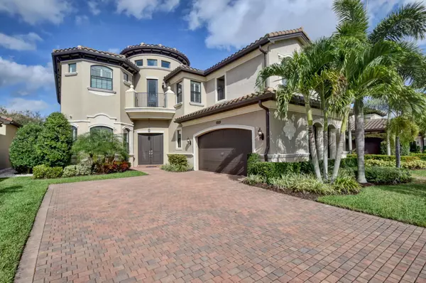 8279 Lost Creek LN, Delray Beach, FL 33446