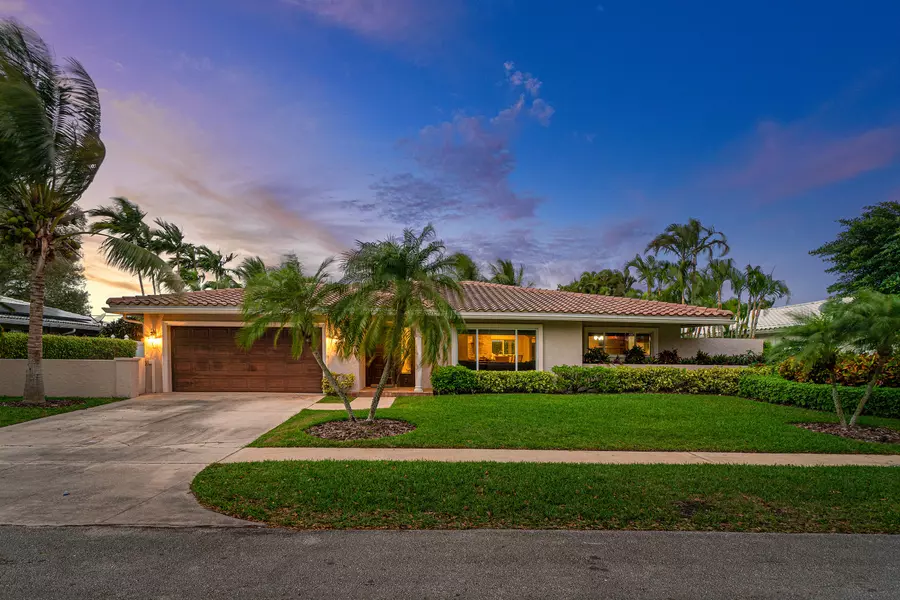 681 Carriage Hill LN, Boca Raton, FL 33486