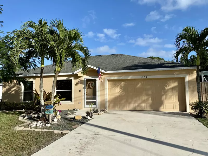 1933 SE Fairfield ST, Port Saint Lucie, FL 34983