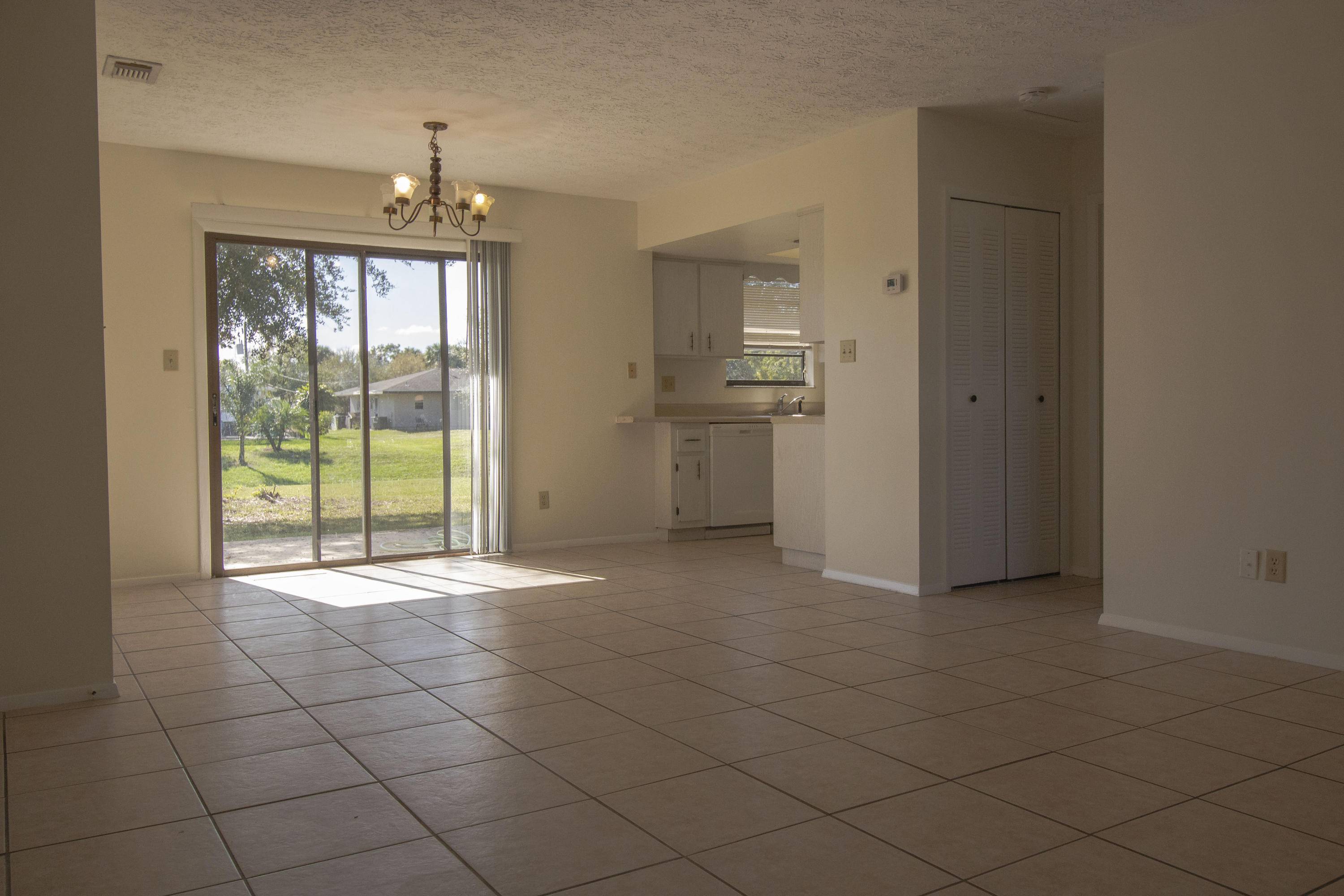 Port Saint Lucie, FL 34984,186 SW Evans AVE