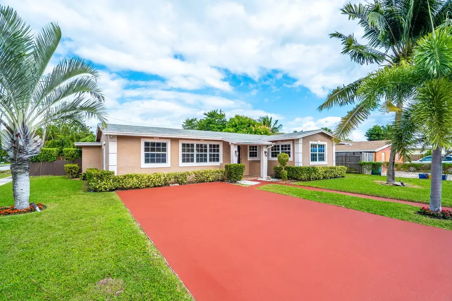 319 NE 15th CT, Boynton Beach, FL 33435