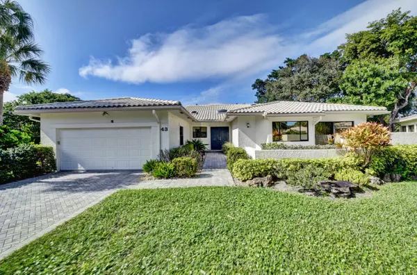 43 Hampshire LN, Boynton Beach, FL 33436