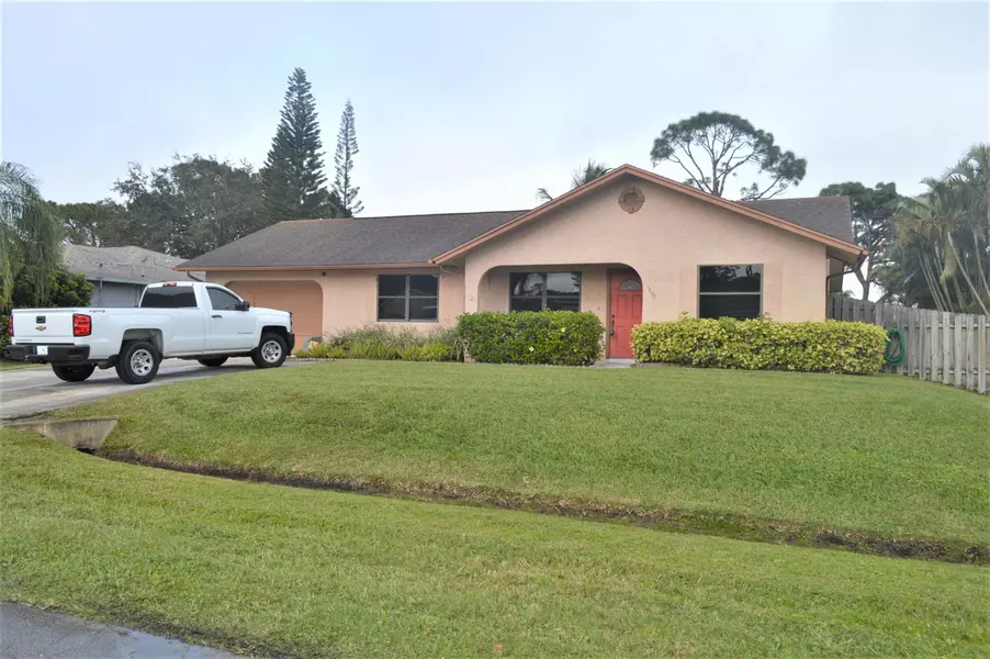 1693 SE Harp LN, Port Saint Lucie, FL 34983