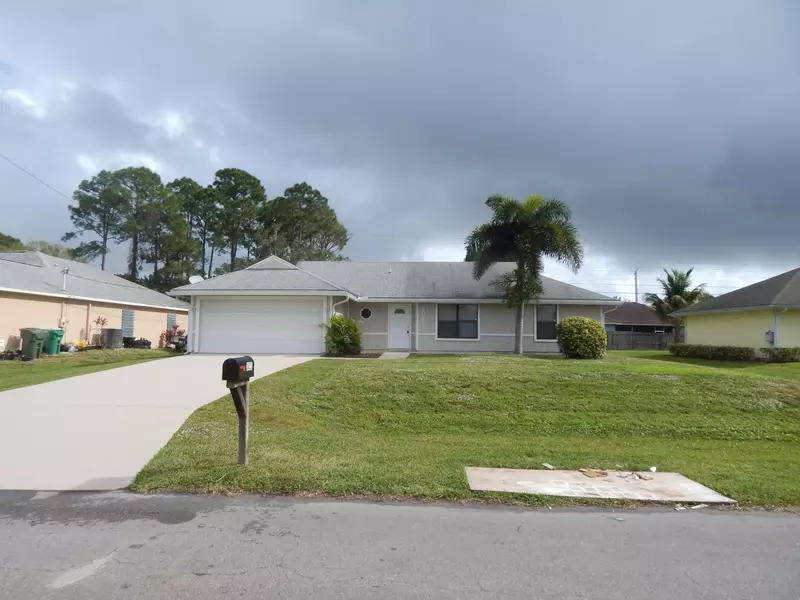 3025 SW Circle ST, Port Saint Lucie, FL 34953