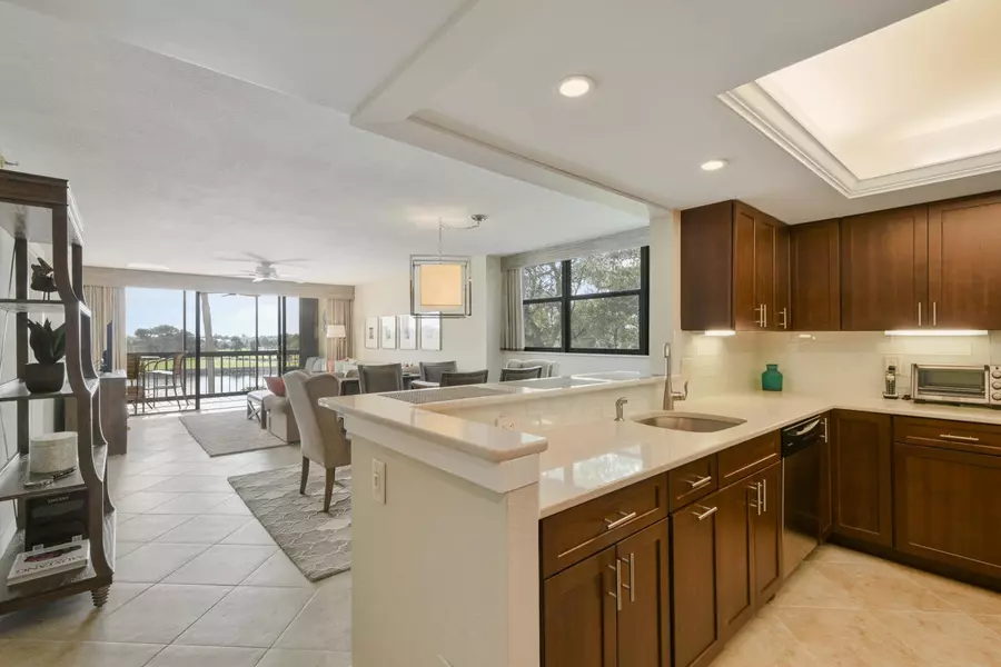 356 Golfview RD 310, North Palm Beach, FL 33408