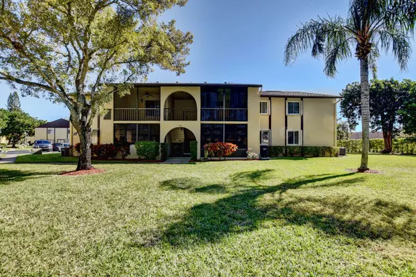 Greenacres, FL 33463,304 Pine Ridge CIR B-1