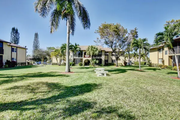 Greenacres, FL 33463,304 Pine Ridge CIR B-1