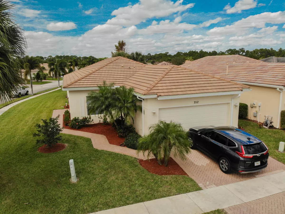 Port Saint Lucie, FL 34986,352 SW Coconut Key WAY