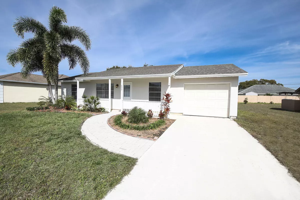 Port Saint Lucie, FL 34984,433 SE Oakridge DR