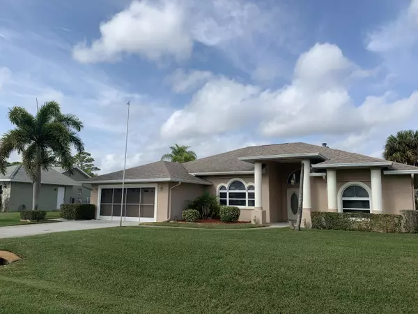 5314 Echo Pines CIR, Fort Pierce, FL 34951