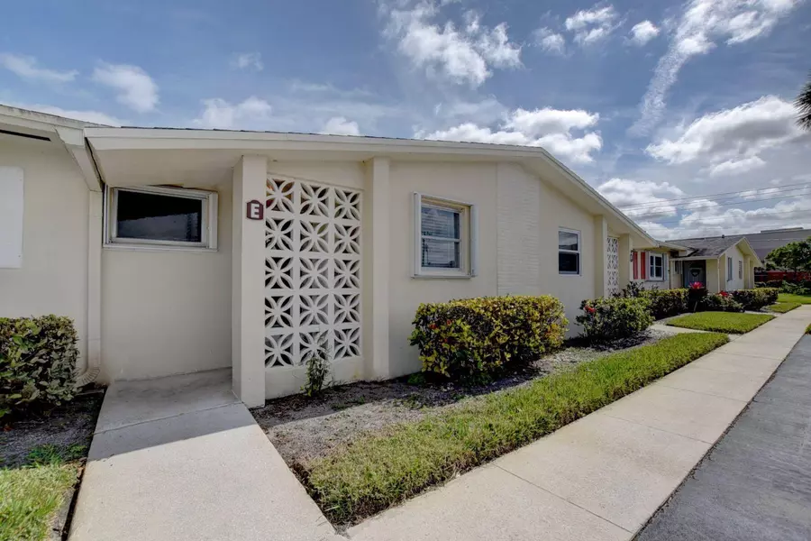 2946 E Ashley DR E, West Palm Beach, FL 33415