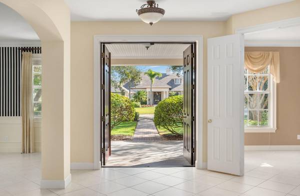 Vero Beach, FL 32962,210 SW Oak Hammock CT