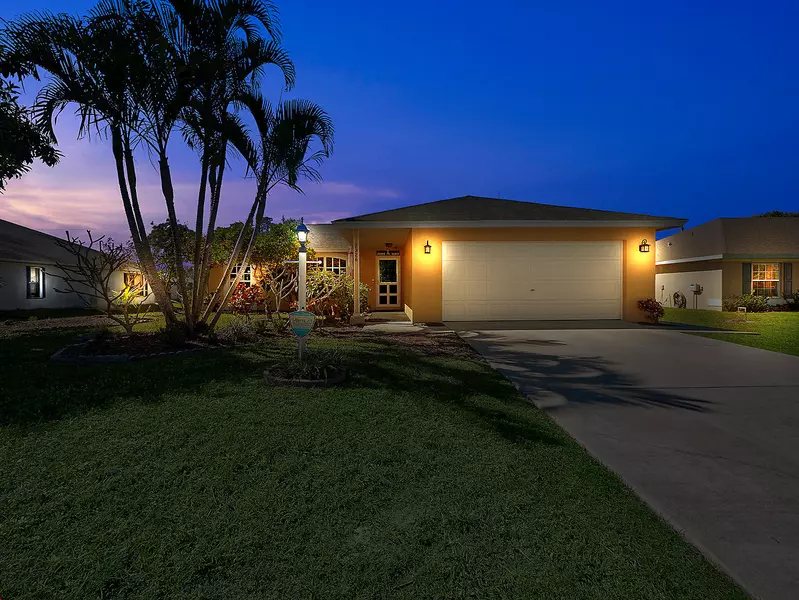 2326 SW Cooper LN, Port Saint Lucie, FL 34984