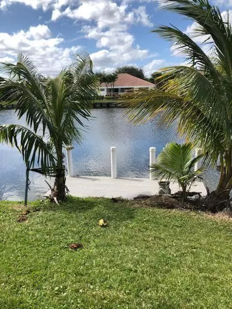 Royal Palm Beach, FL 33414,885 Hibiscus DR