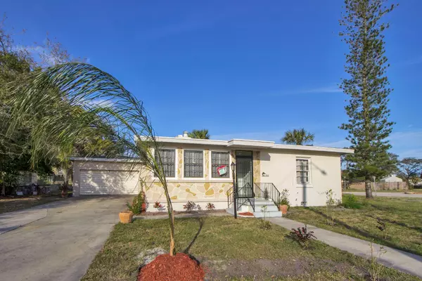 702 Parkway DR, Fort Pierce, FL 34950